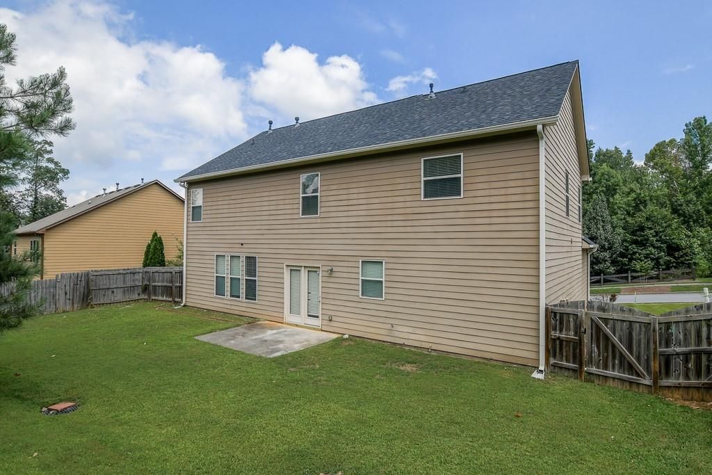 Image 43 of property listing at 1403 Sparkling Cove Drive, Buford, GA 30518