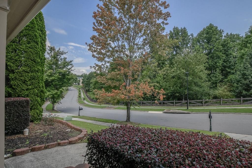 Image 5 of property listing at 1403 Sparkling Cove Drive, Buford, GA 30518