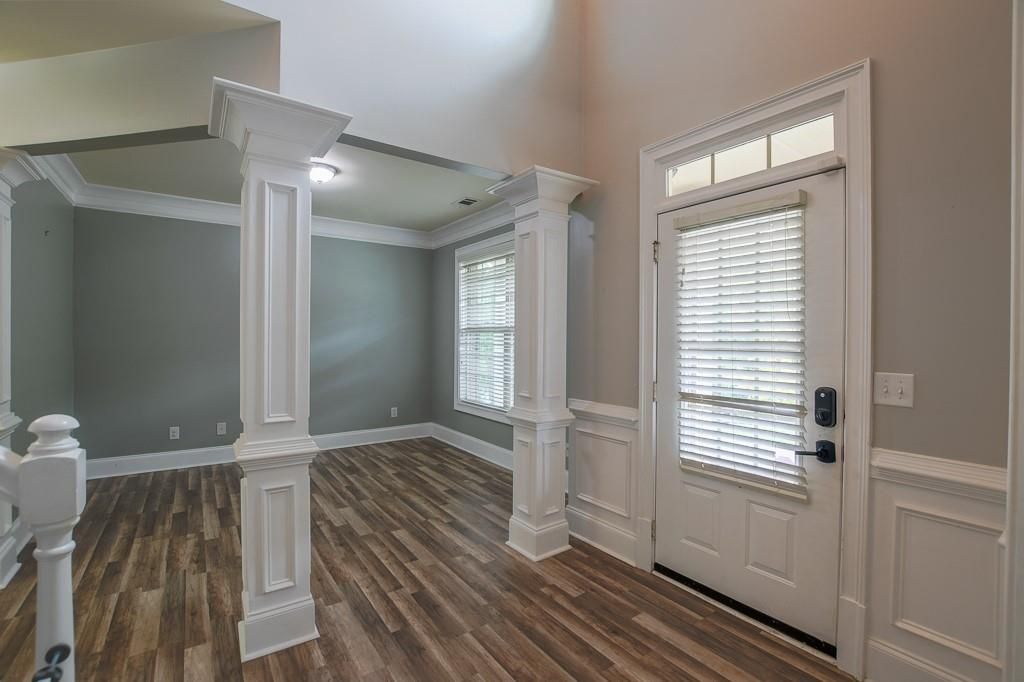 Image 7 of property listing at 1403 Sparkling Cove Drive, Buford, GA 30518