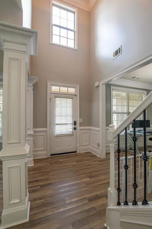 Image 8 of property listing at 1403 Sparkling Cove Drive, Buford, GA 30518