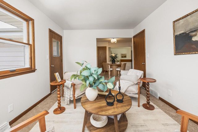 250 Hine AVENUE, Waukesha, WI 53188