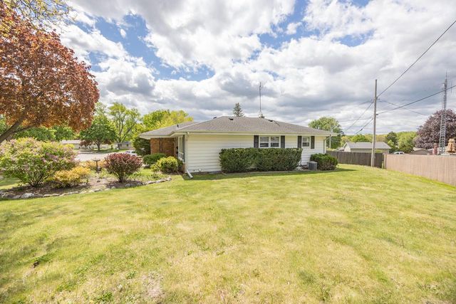 250 Hine AVENUE, Waukesha, WI 53188