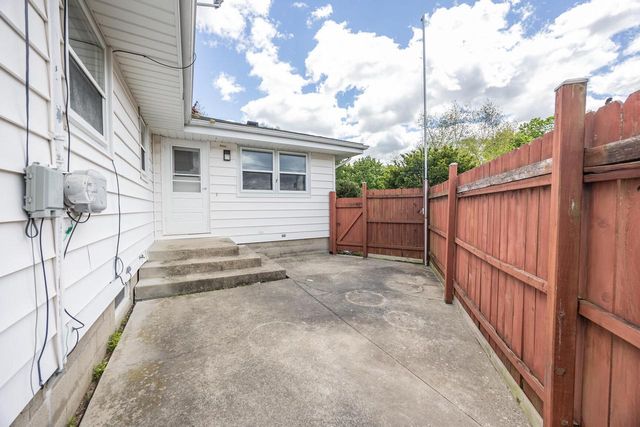 250 Hine AVENUE, Waukesha, WI 53188