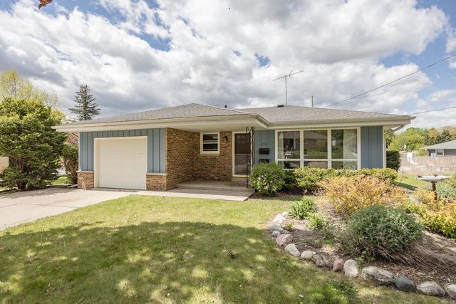 250 Hine AVENUE, Waukesha, WI 53188