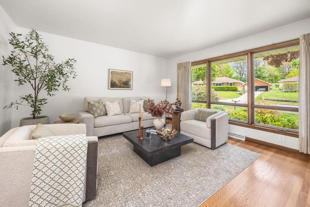 250 Hine AVENUE, Waukesha, WI 53188