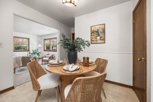 250 Hine AVENUE, Waukesha, WI 53188