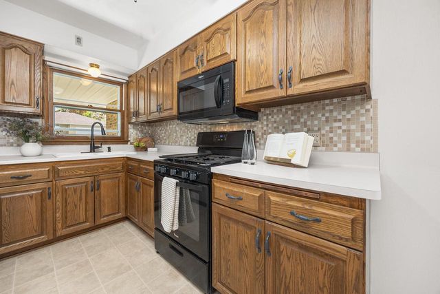 250 Hine AVENUE, Waukesha, WI 53188