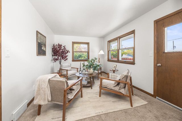 250 Hine AVENUE, Waukesha, WI 53188