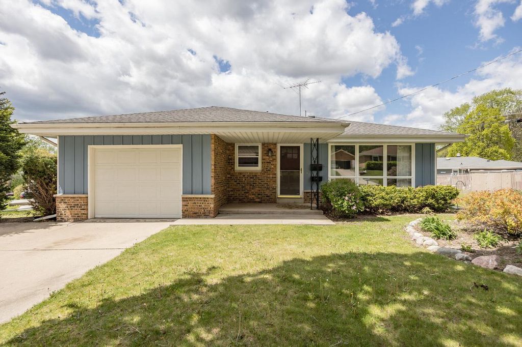 250 Hine AVENUE, Waukesha, WI 53188