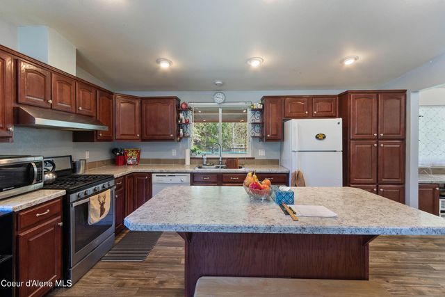 871 Foothill DR, Athol, ID 83801