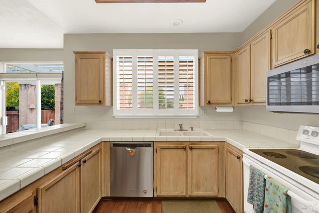 805 Gazebo Ct, Suisun City, CA 94585