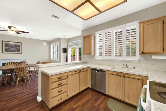 805 Gazebo Ct, Suisun City, CA 94585