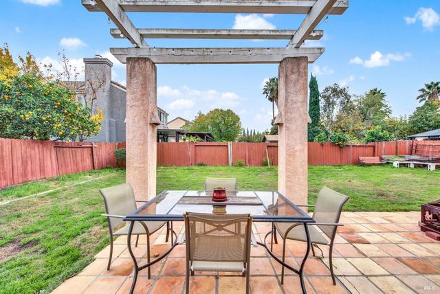 805 Gazebo Ct, Suisun City, CA 94585