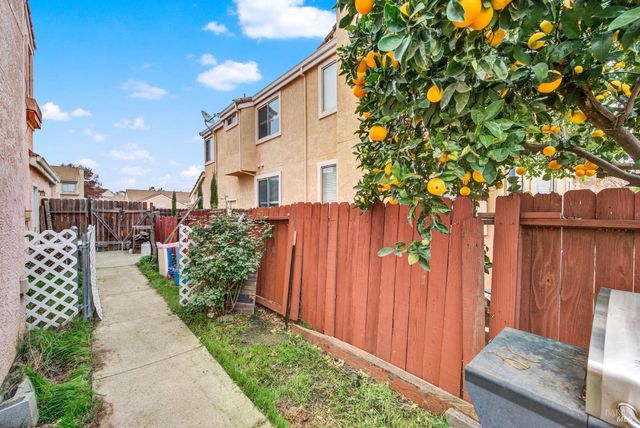 805 Gazebo Ct, Suisun City, CA 94585