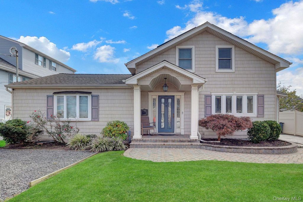 12 New Point Place, Amityville, NY 11701 — exterior