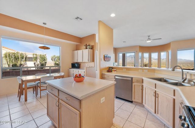 1777 W Calle Casas Lindas, Green Valley, AZ 85622