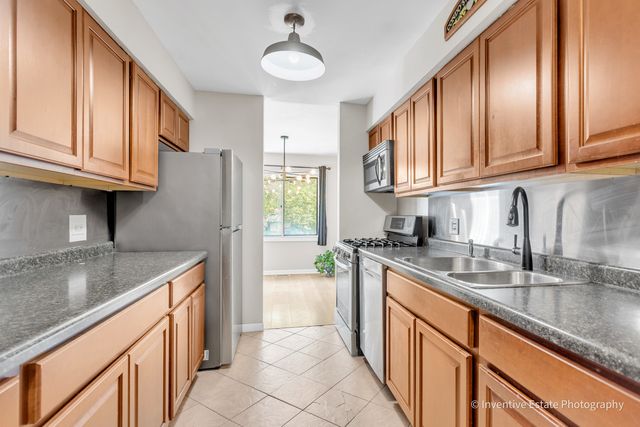 2711 Hobson Road 5, Woodridge, IL 60517