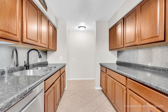 2711 Hobson Road 5, Woodridge, IL 60517