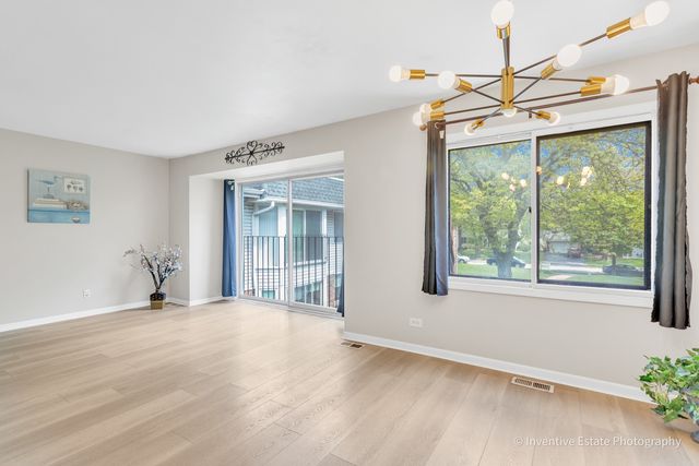 2711 Hobson Road 5, Woodridge, IL 60517