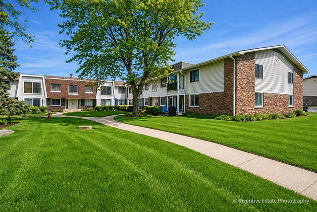2711 Hobson Road 5, Woodridge, IL 60517