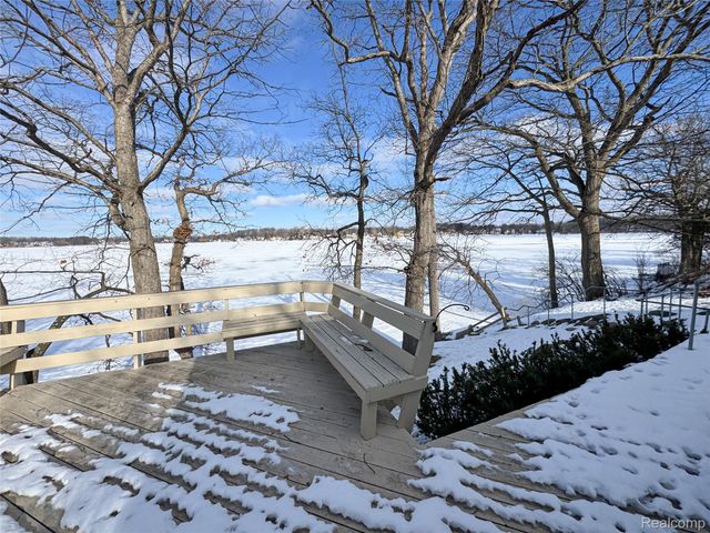 4028 Loon Lake Court, Fenton Charter Township, MI 48451