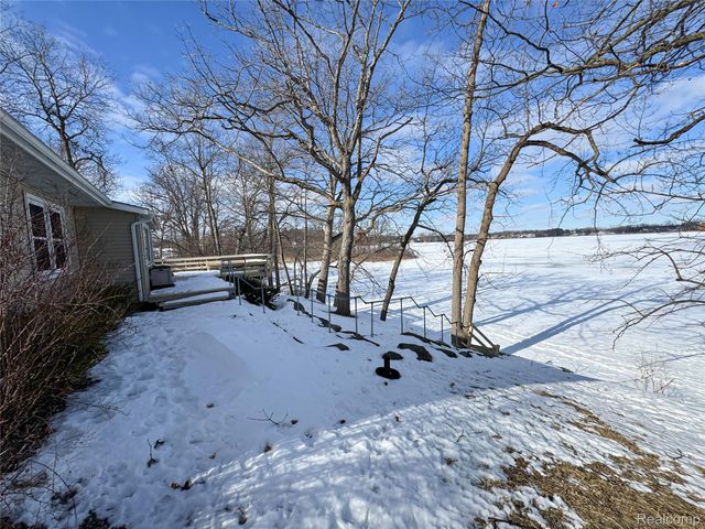 4028 Loon Lake Court, Fenton Charter Township, MI 48451