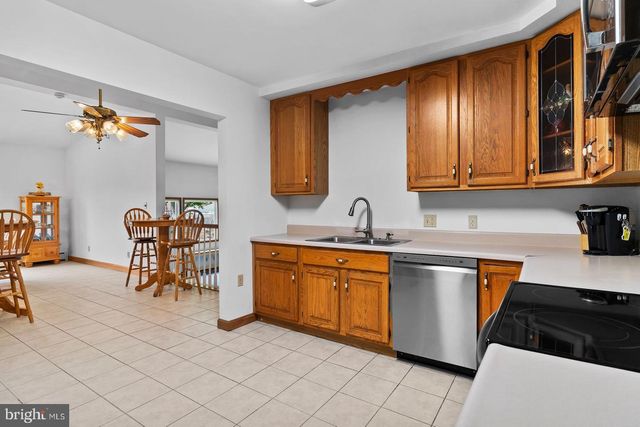 924 W TRINDLE ROAD, Mechanicsburg, PA 17055