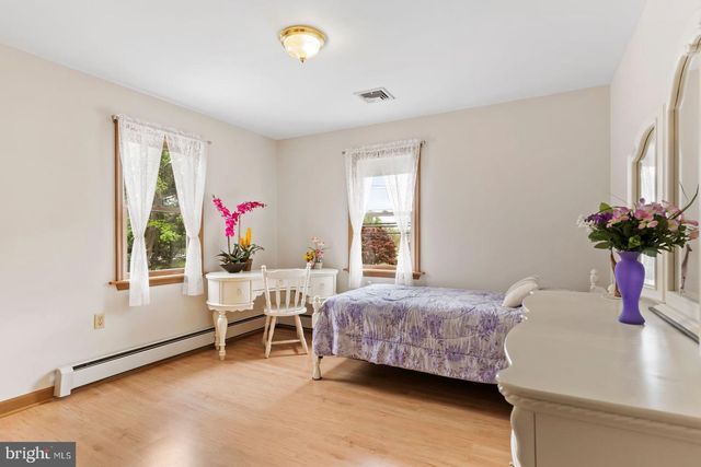 924 W TRINDLE ROAD, Mechanicsburg, PA 17055