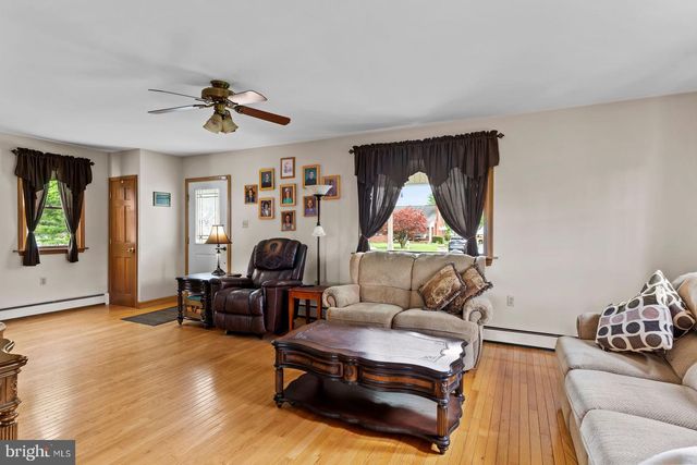 924 W TRINDLE ROAD, Mechanicsburg, PA 17055