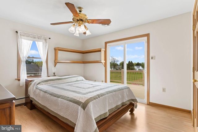 924 W TRINDLE ROAD, Mechanicsburg, PA 17055