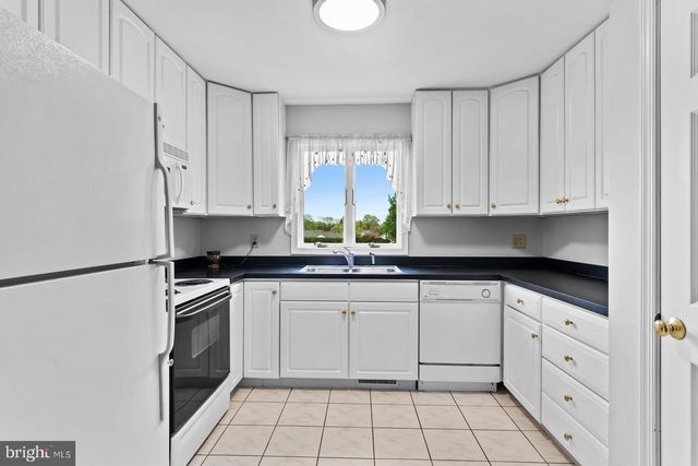 924 W TRINDLE ROAD, Mechanicsburg, PA 17055