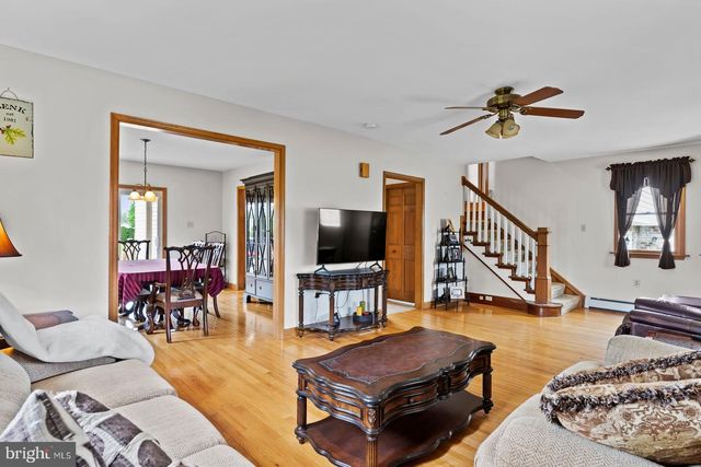 924 W TRINDLE ROAD, Mechanicsburg, PA 17055