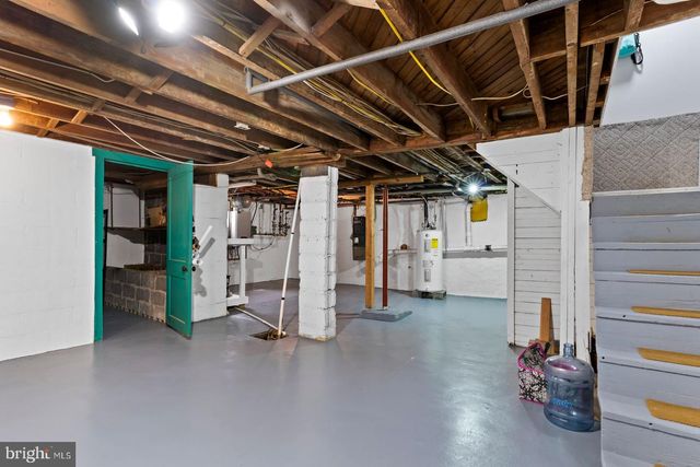 924 W TRINDLE ROAD, Mechanicsburg, PA 17055