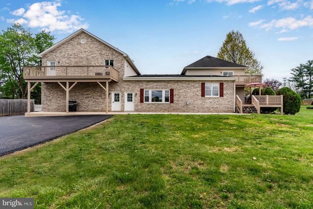 924 W TRINDLE ROAD, Mechanicsburg, PA 17055
