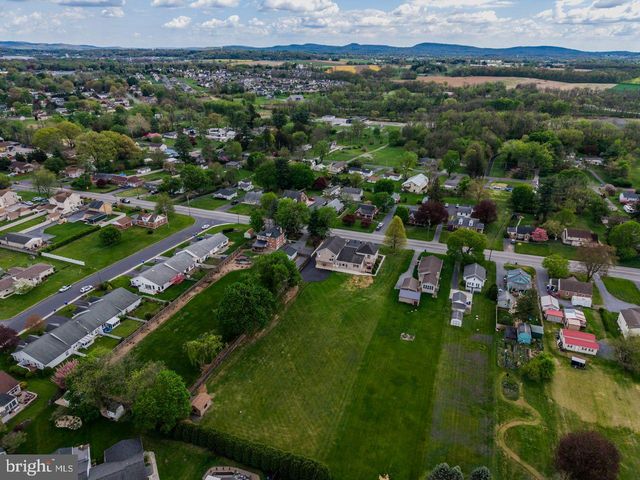 924 W TRINDLE ROAD, Mechanicsburg, PA 17055