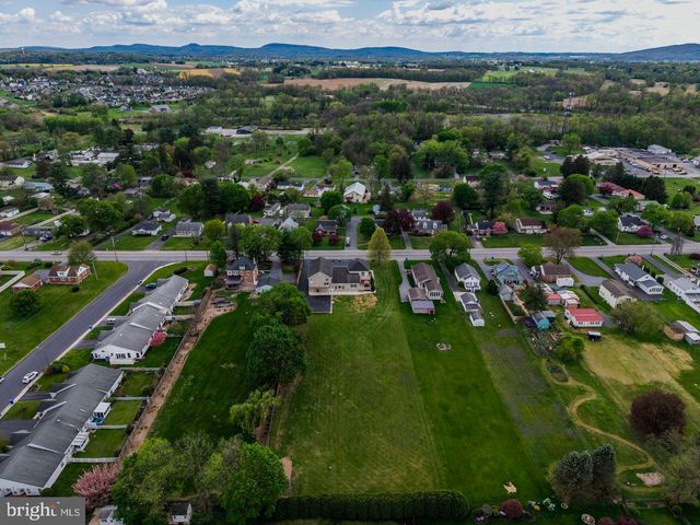 924 W TRINDLE ROAD, Mechanicsburg, PA 17055