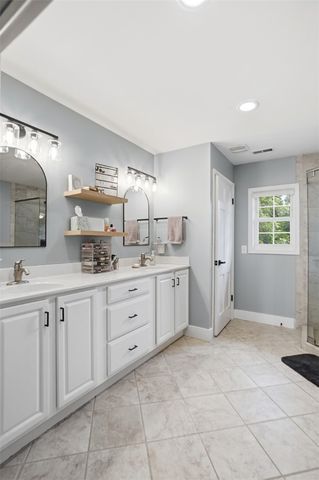 8755 Meadowview Drive, West Chester, OH 45069