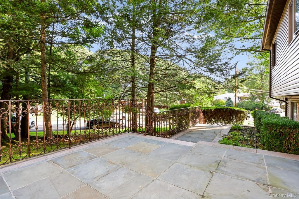 15 Balmoral Drive, Spring Valley, NY 10977 — photo 2