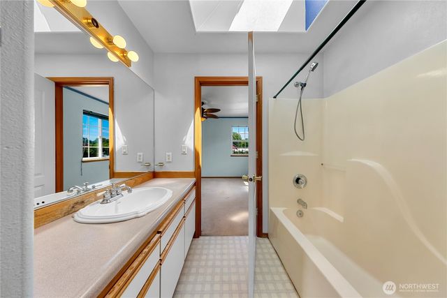 4077 Tarte Rd, Blaine, WA 98230