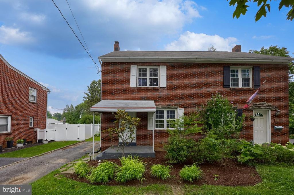 309 E 2ND AVE, Lititz, PA 17543