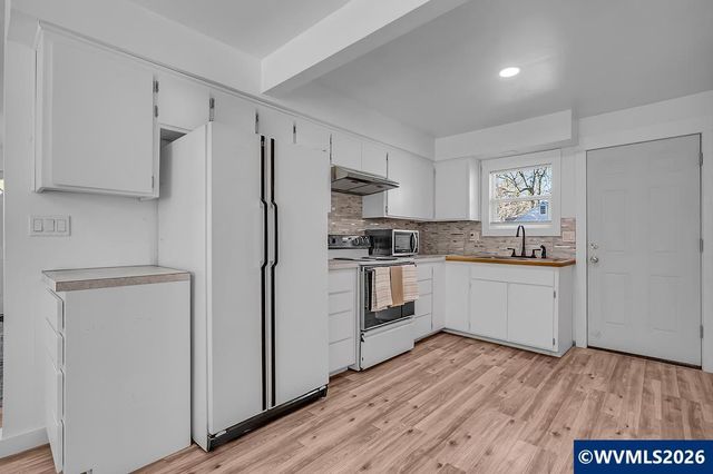 1095 Candlewood Dr NE, Keizer, OR 97303