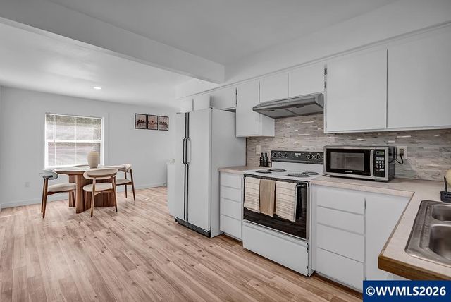 1095 Candlewood Dr NE, Keizer, OR 97303