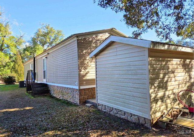 4505 Edgewood Dr, Milton, FL 32583