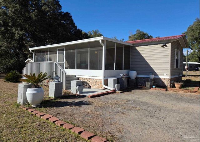 4505 Edgewood Dr, Milton, FL 32583