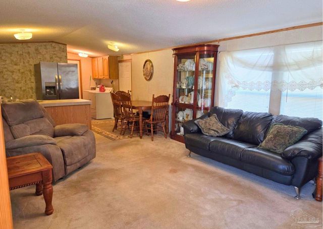 4505 Edgewood Dr, Milton, FL 32583