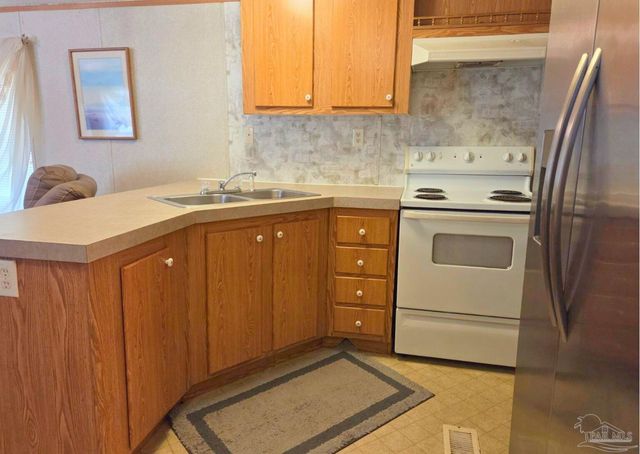 4505 Edgewood Dr, Milton, FL 32583