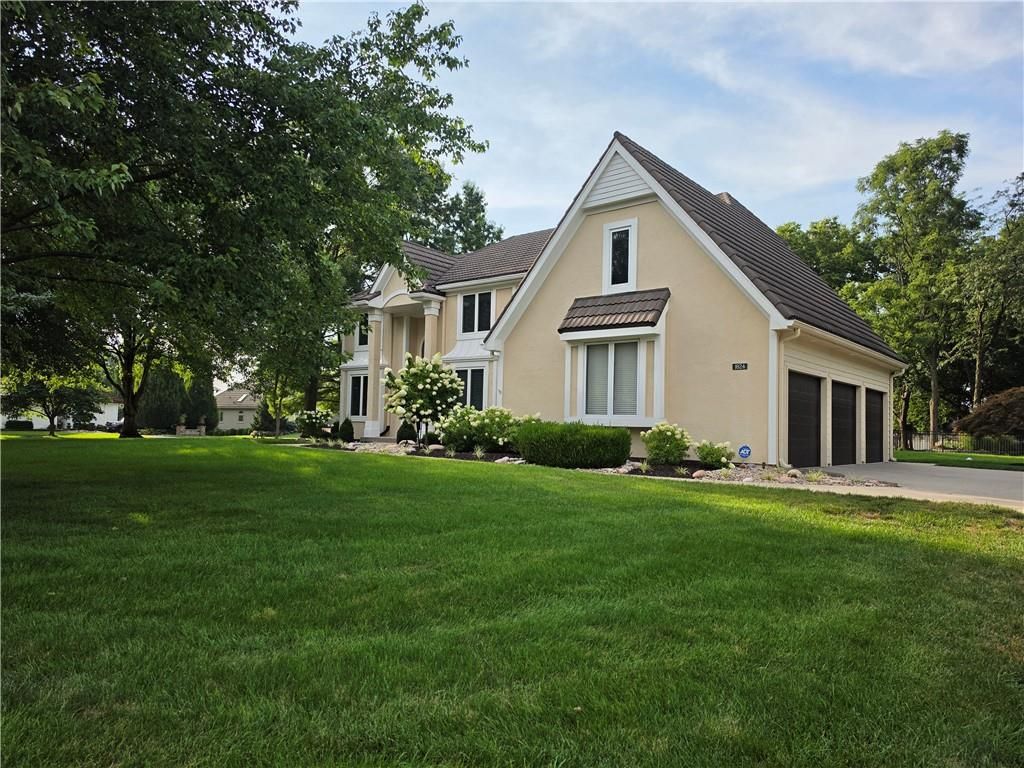 1824 Summit Valley Drive, Lee's Summit, MO 64081