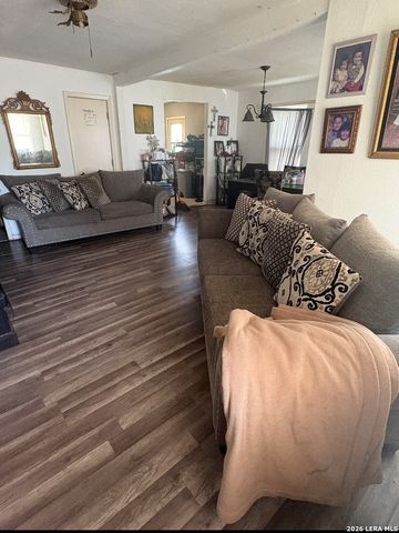 3719 W Travis St, San Antonio, TX 78207