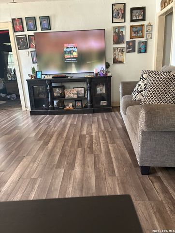 3719 W Travis St, San Antonio, TX 78207