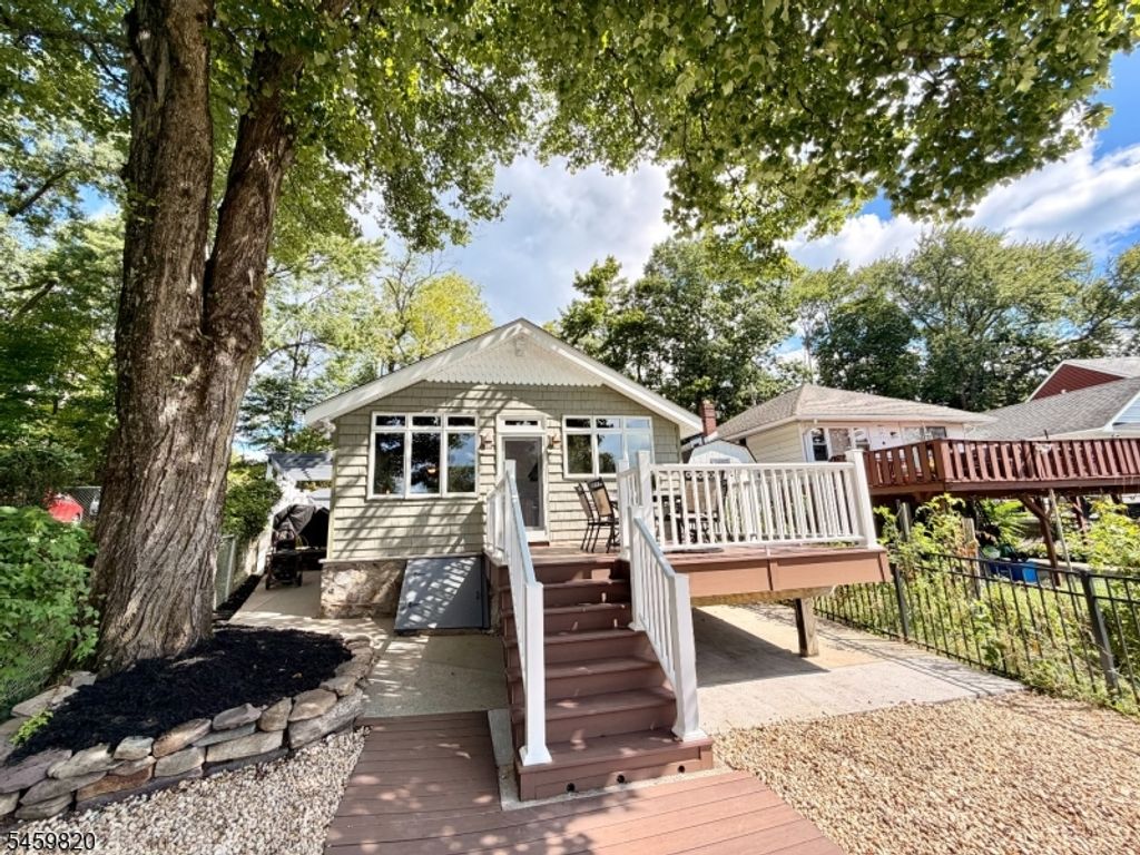 83 Sunset Trl, Denville Twp., NJ 07834 — exterior